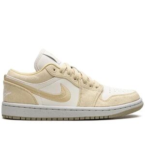 air jordan low se sneaker in team gold and sail